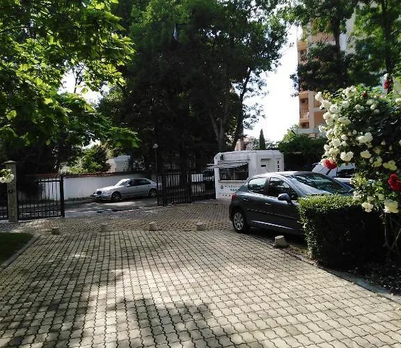 Aparthotel Guest Dental Space 3*